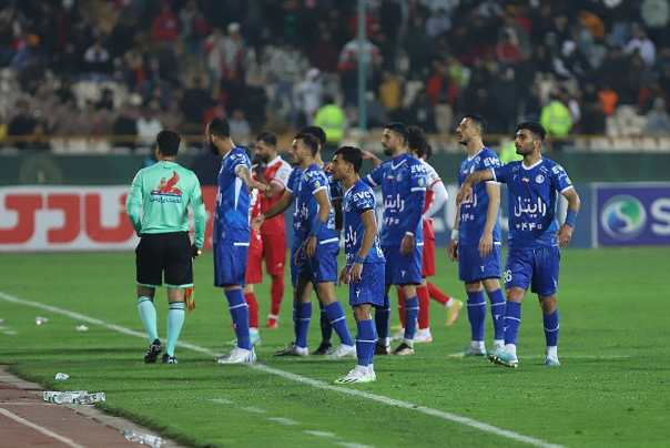 سکوهای سرخابی‌ها بسته شد؛ جریمه استقلال و پرسپولیس