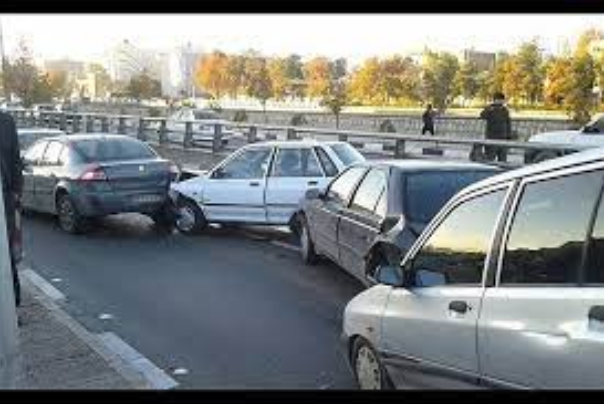 تصادف زنجیره ای در البرز 2 فوتی و 11 مصدوم در بر داشت