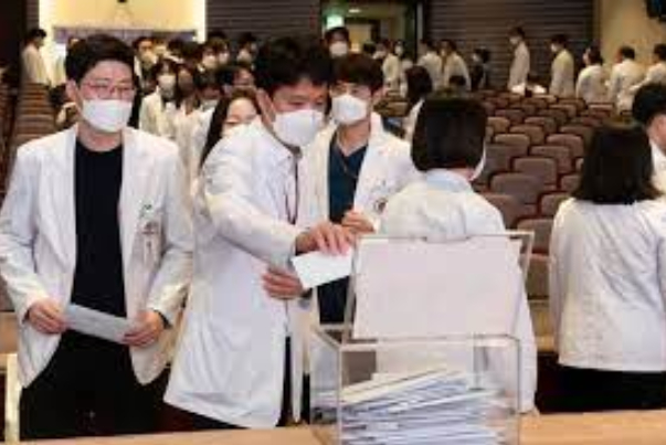 South Korea's medical professors submit resignations and join protests