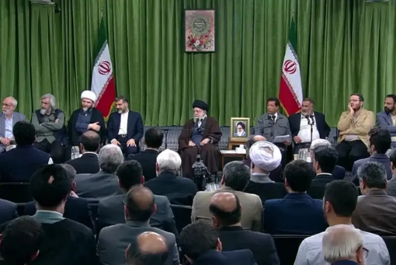 دیدار شاعران با رهبر معظم انقلاب