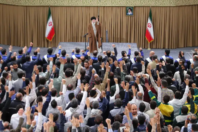 گزارش تصویری|  دیدار جمعی از کارگران سراسر کشور  با رهبر انقلاب