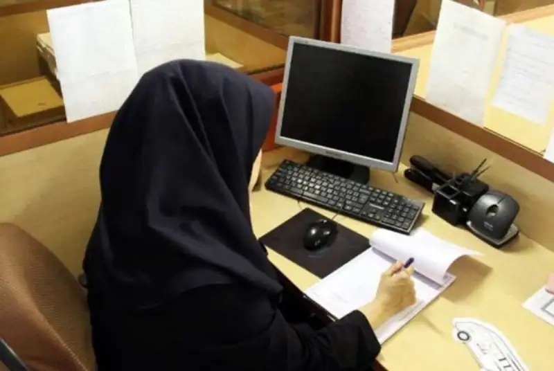 بکار گیری منشی های خانم ممنوع شد