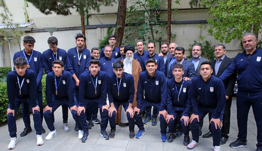 دیدار تیم ملی والیبال دانش‌آموزی ایران با رهبر معظم انقلاب