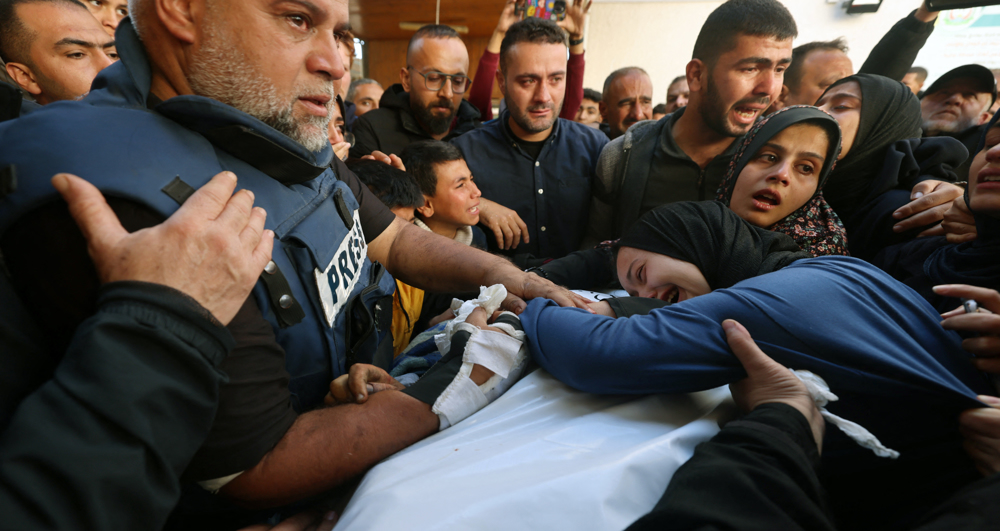 Palestinian journos covering Gaza war win UNESCO press freedom prize