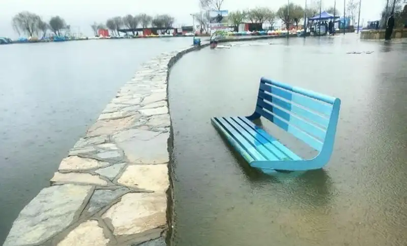 دریاچه زریبار مریوان سرریز شد