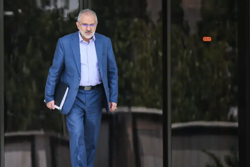 «حسینی» از معاونت پارلمانی ریاست جمهوری رفت