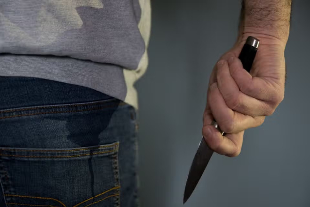 قتل زن 70 ساله با چاقو  برای سرقت طلا