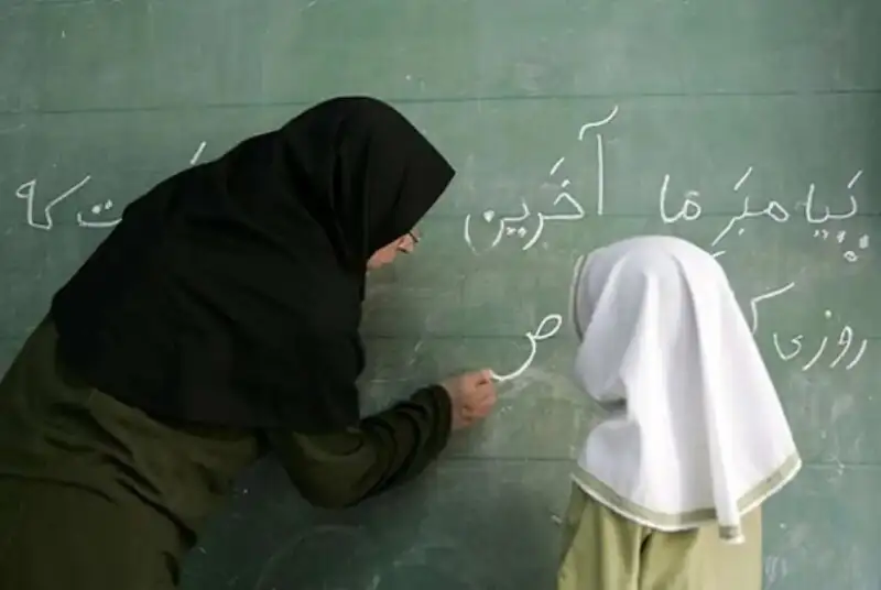 ابلاغ مجوز به کارگیری 70 هزار معلم بازنشسته + جزئیات