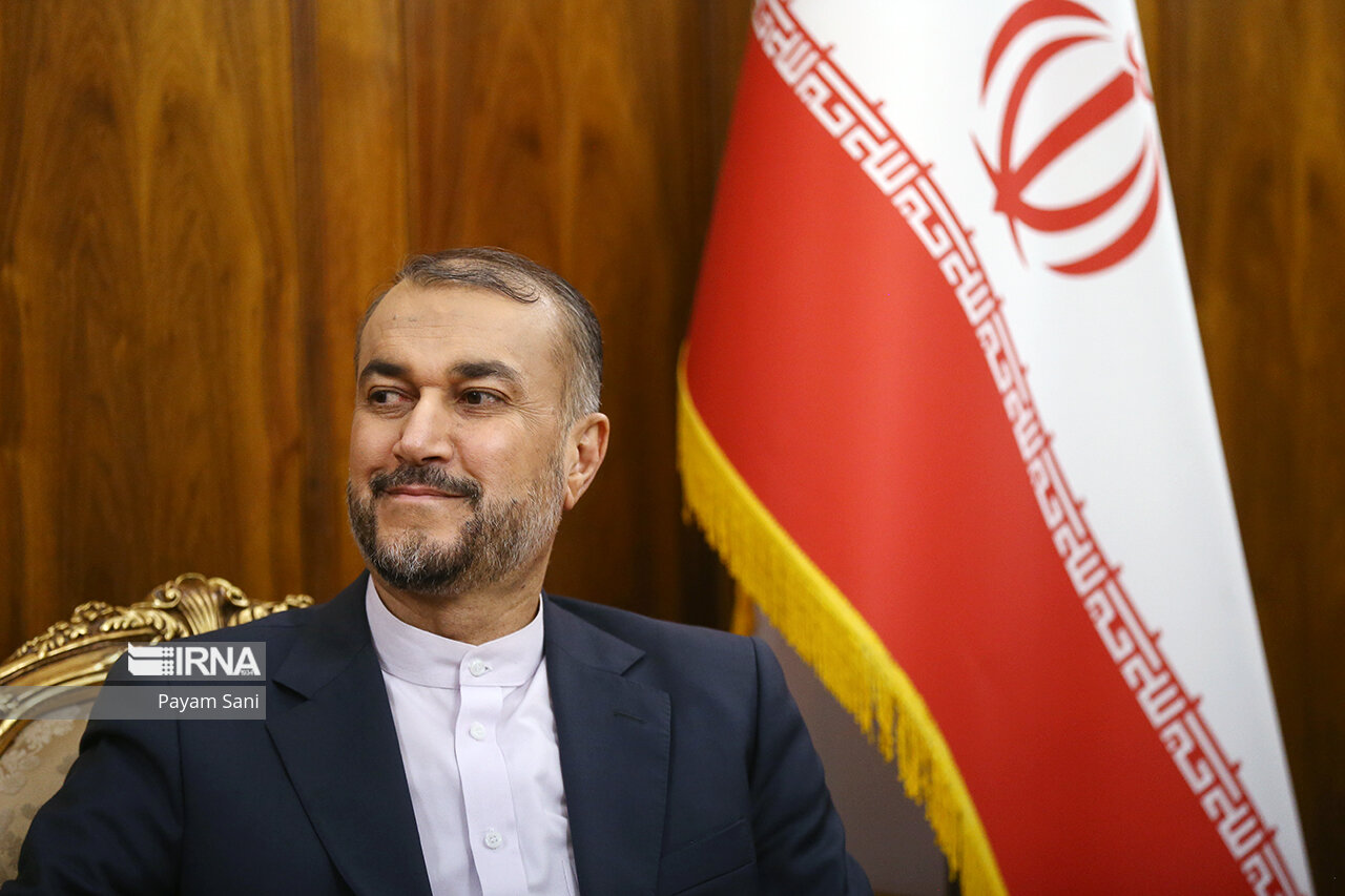 Iran's trade with neighbors exceeds $90 b: FM