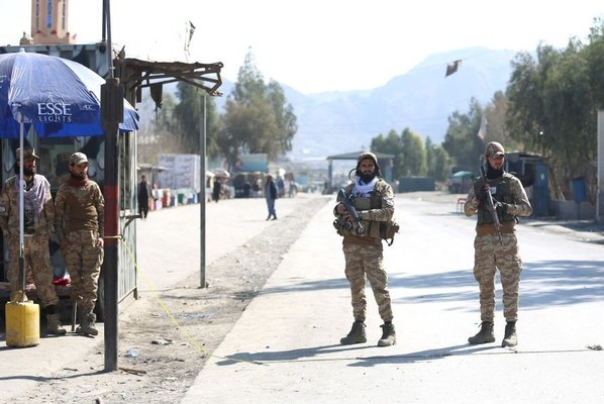 در درگیری‌ میان طالبان و نظامیان پاکستانی  5 افغان کشته شدند