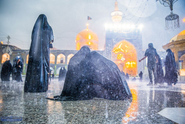 بارش شدید تگرگ و باران در حرم مطهر امام رضا (ع)+ فیلم