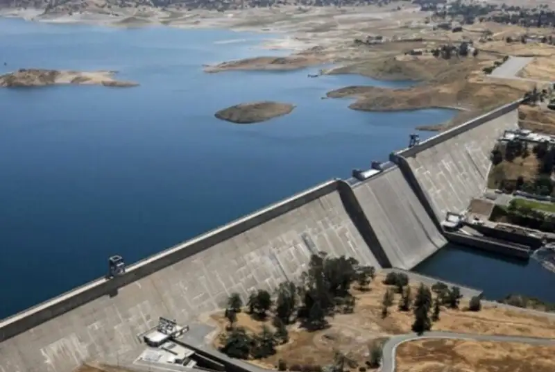 سد کلان ملایر سرریز کرد