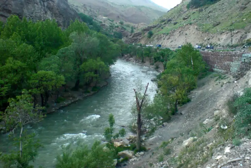 البرزی ها از توقف در مسیر رودخانه‌ها خودداری کنند