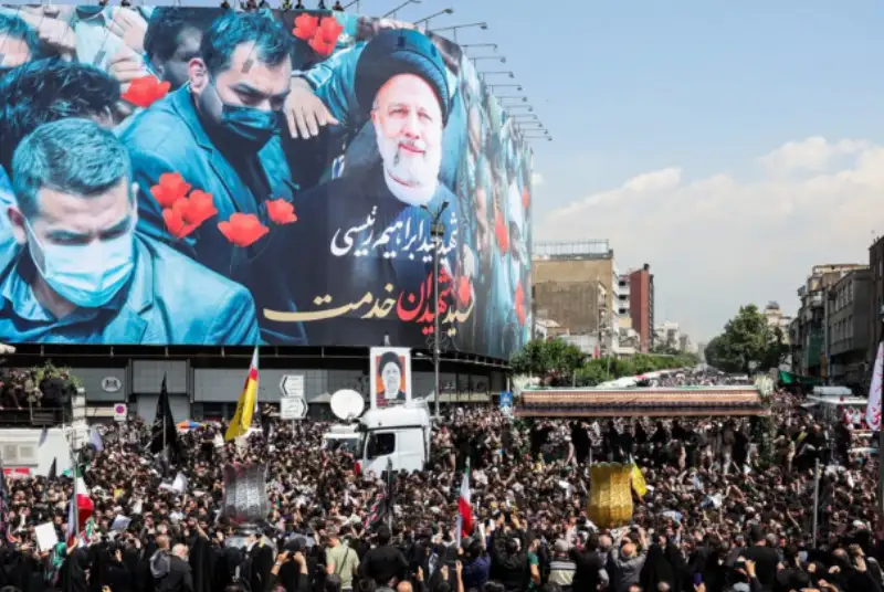 کدام یک از مسئولان کشوری و لشکری در مراسم تشییع رئیس‌جمهور حضور داشتند؟