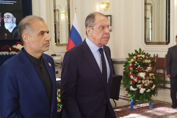 Лавров посетил посольство Ирана, чтобы подписать книгу памяти покойного Раиси