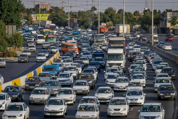 ترافیک سنگین در جاده‌های منتهی به کلان شهرها