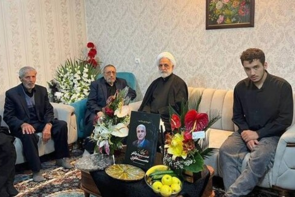 حضور رئیس قوه قضاییه در منزل شهیدان خلبان «مصطفوی» و «دریانوش»