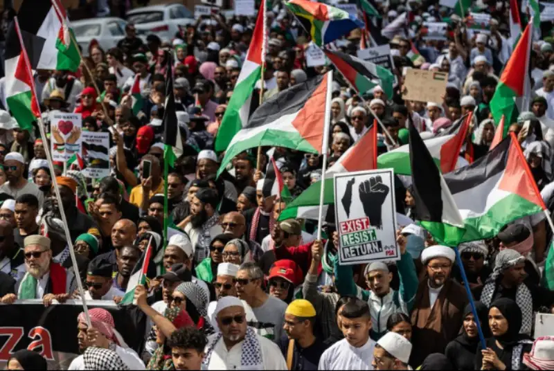 تظاهرات هزاران نفر در کیپ تاون در حمایت از غزه و فلسطین + فیلم
