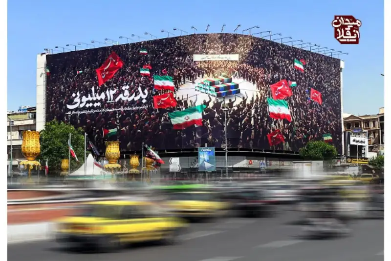 «بدرقه 12 میلیونی رئیس‌جمهور شهید» بر دیوارنگاره انقلاب نقش بست