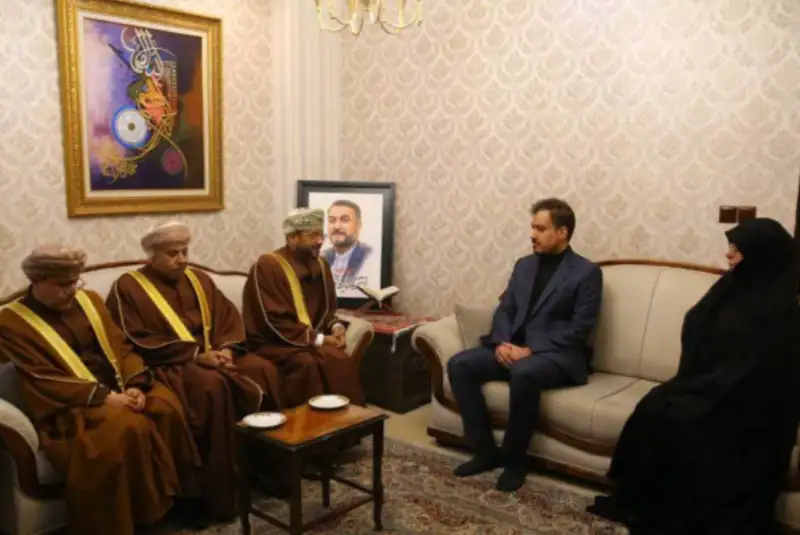 حضور وزیر خارجه عمان در منزل شهید امیرعبداللهیان