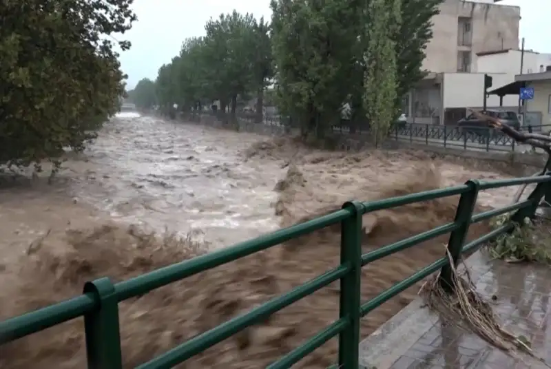 کاهش 30 درصدی بارش در تهران/ امکان وقوع طوفان و سیل در تابستان