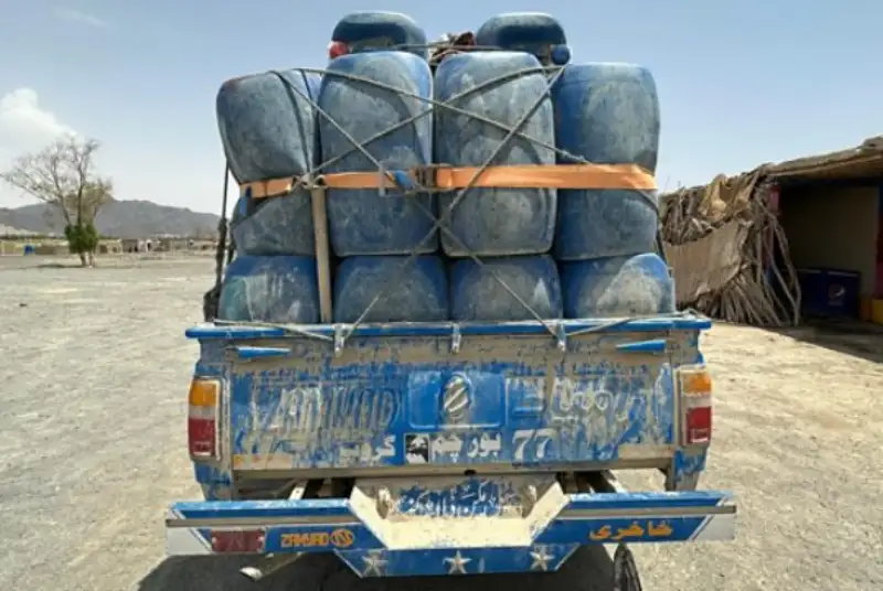 تعقیب خودروی قاچاق سوخت در زاهدان+ فیلم