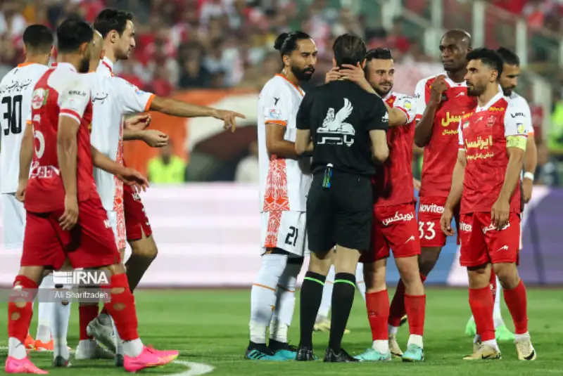 کمیته انضباطی فدراسیون فوتبال شمس‌آذر و پرسپولیس را جریمه کرد