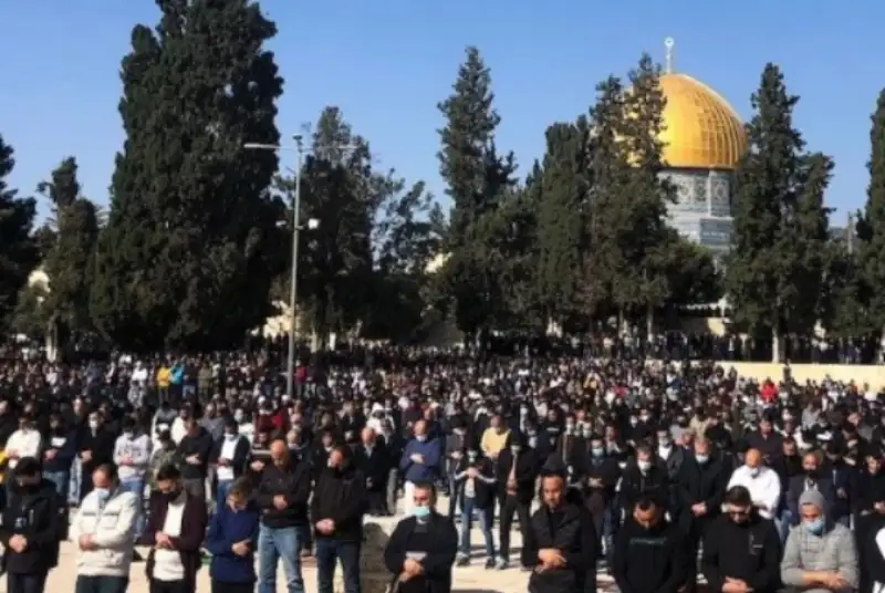 حضور 30 هزار نفر در نماز جمعه مسجد الاقصی