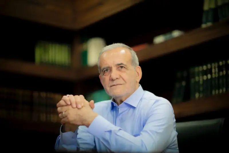 پزشکیان: دختران و پسرانمان با ما مشکل پیدا کرده‌اند + فیلم