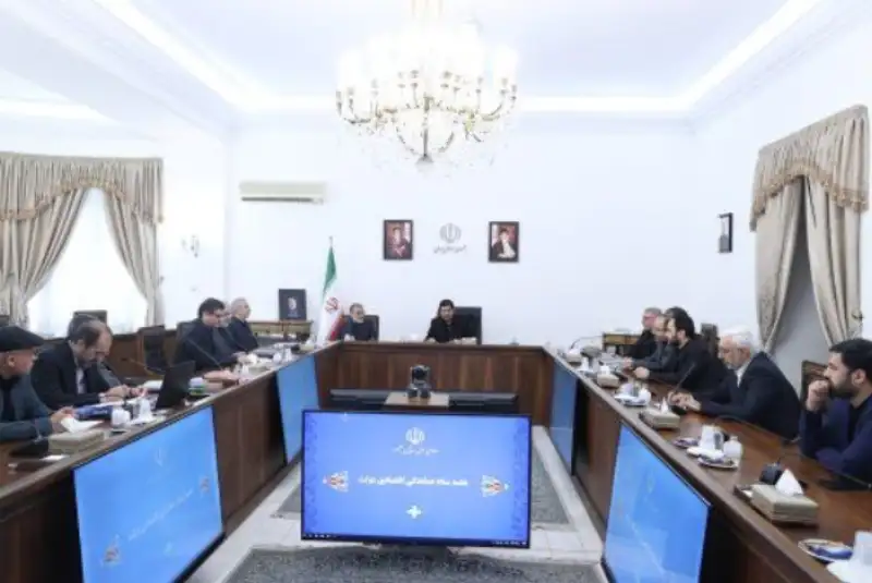 افزایش بی‌ضابطه قیمت‌ها ممنوع / رشد5.2 درصدی اقتصاد
