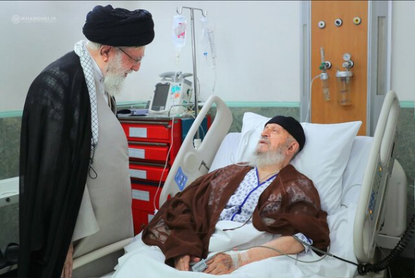 عیادت رهبر معظم انقلاب اسلامی از حضرت آیت‌الله مکارم شیرازی