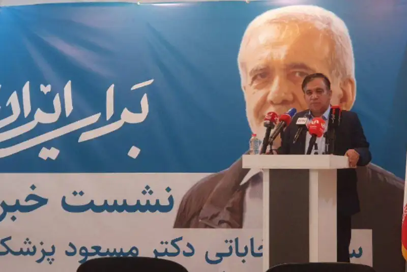 آیا «ظریف» در میزگرد سیاسی، پزشکیان را همراهی می‌کند؟