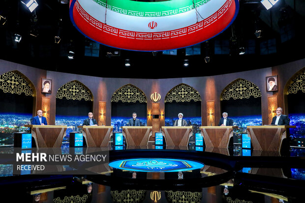 Last debate of presidential election candidates underway