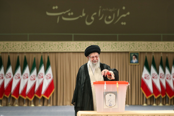 گزارش تصویری| حضور رهبر انقلاب  در دور دوم چهاردهمین دوره انتخابات ریاست جمهوری