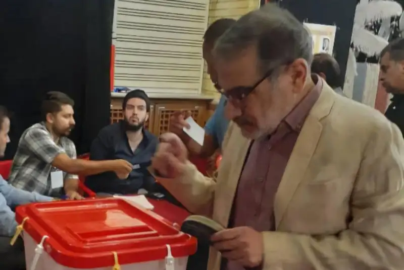 شمخانی رای خود را به صندوق انداخت