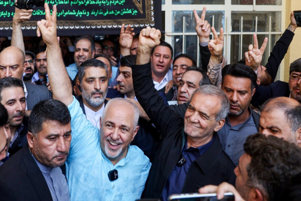 در ازدحام جمعیت؛ مسعود پزشکیان رای داد+ فیلم