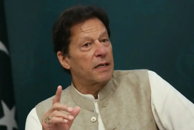 عمران‌خان: اعتصاب غذا می‌کنم