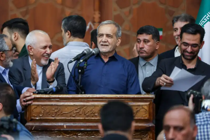 پزشکیان: وعده دروغ ندادم/ رهبر معظم انقلاب عرصه را برای رقابت و نقش‌آفرینی گشود + فیلم