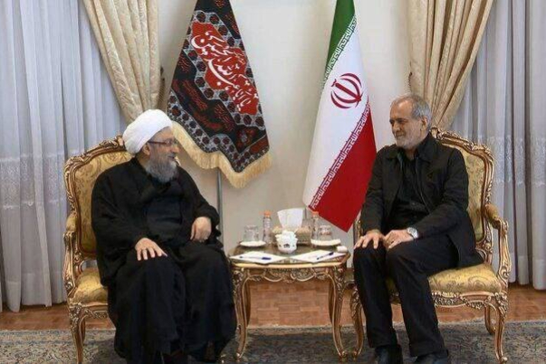 دیدار آملی لاریجانی با پزشکیان /تاکید بر هم‌افزایی و هماهنگی همه نهادهای کشور