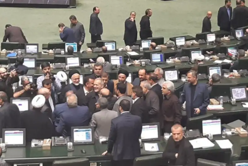 پزشکیان در مجلس: با اختلاف و دعوا نمی‌توان مشکلات کشور را حل کرد+فیلم