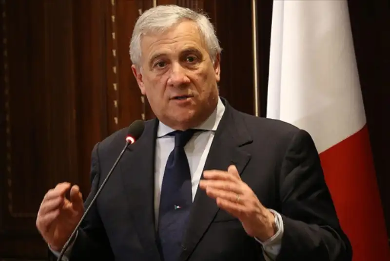 درخواست ایتالیا از ایران: خویشتنداری کنید