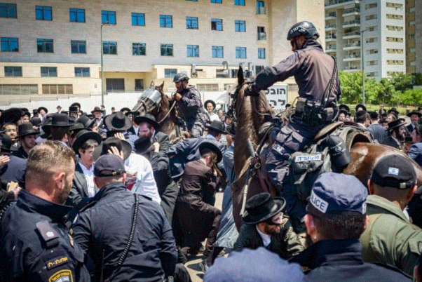"הגיוס גרוע ממוות" עימותים בין "חרדים" למשטרת הכיבוש במחאה נגד הגיוס