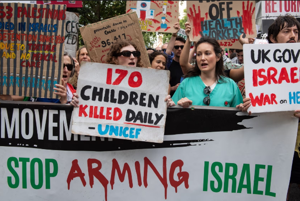 בריטניה השעתה בקשות לייצוא נשק לישראל עד ל"בדיקה ממשלתית"