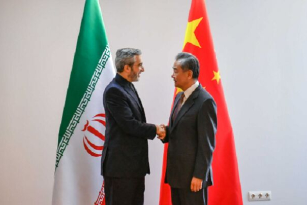 中国外长：支持伊朗维护安全
