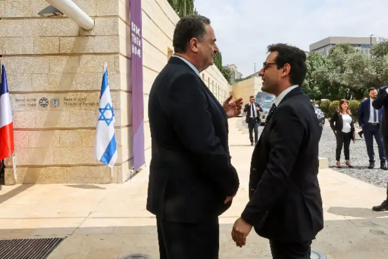 وزیر خارجه فرانسه: برای جلوگیری از اقدام تلافی‌جویان ایران تلاش میکنیم