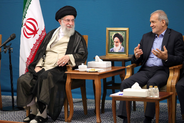 گزارش تصویری| دیدار رئیس‌جمهور و اعضای هیئت دولت چهاردهم با رهبر انقلاب