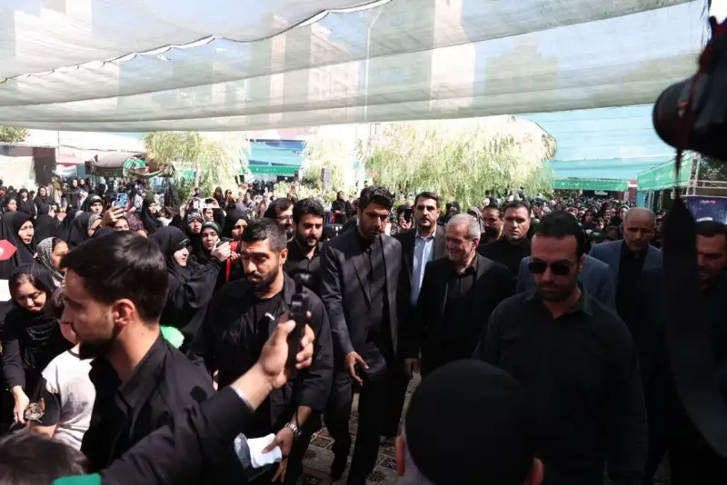 پزشکیان در جوار شاه خراسان/ نخستین سفر استانی رئیس‌جمهور چگونه گذشت؟