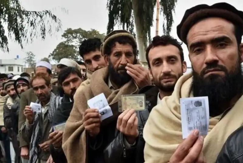چند میلیون اتباع خارجی در کشور زندگی می کند؟