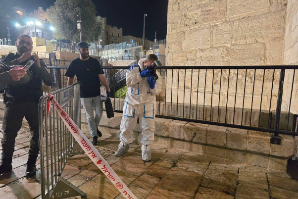 שוטר ישראלי נפצע בפיגוע דקירה בירושלים הכבושה... וסיעות ההתנגדות מבורכות