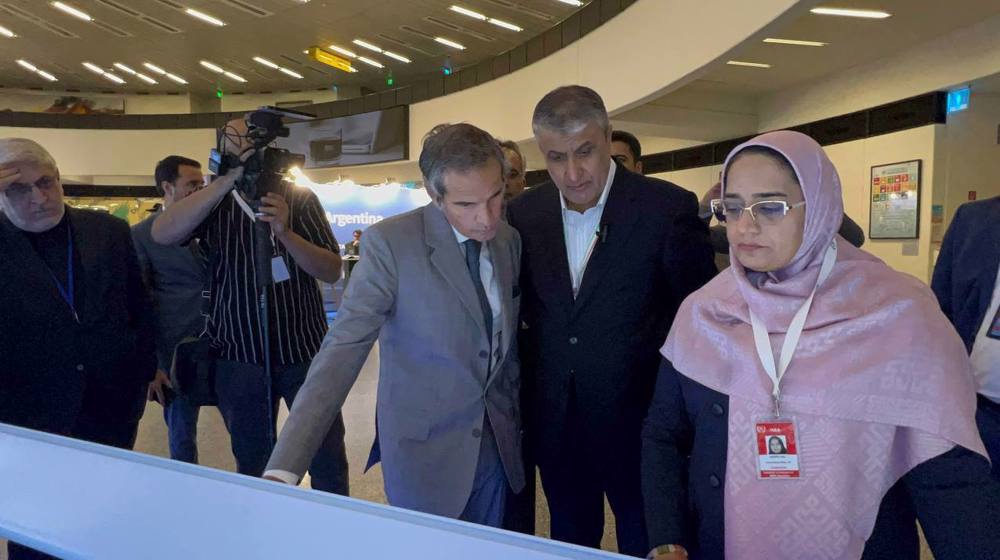 IAEA chief Grossi visits exhibition of Iran’s civil nuclear achievements, hails progress